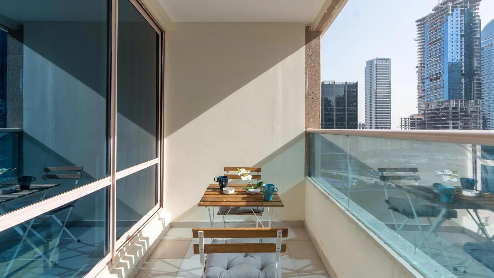 White Sage - Gorgeous Apartment In Jlt Near The Metro Station Dubai